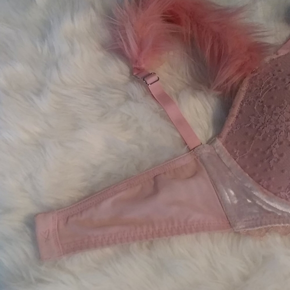 Victoria's Secret Dream Angels Bra with Fuzzy Straps - Picture 16 of 16